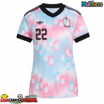 Camisa de Futebol Bélgica Alexis Saelemaekers #22 Equipamento Secundário Mulheres Mundo 2026 Manga Curta